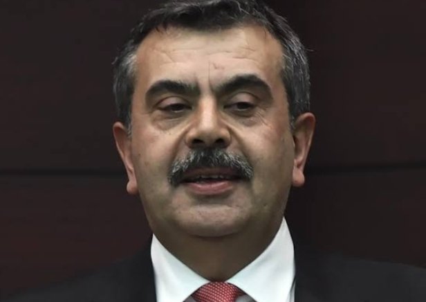 Millet yapay zekayla uğraşıyor biz gerizekalılarla...

Yusuf Tekin ADAM'dır...