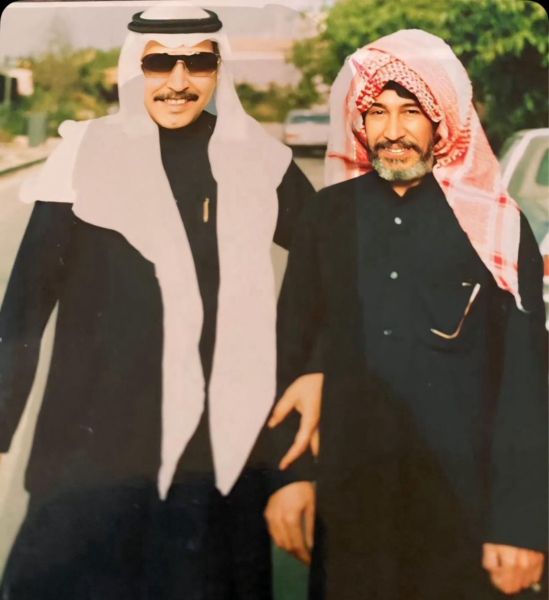 S_AlHubail's tweet image. المغفور لهما بإذن الله
عبدالكريم عبدالقادر &quot;بوخالد&quot;
ياسين الحساوي &quot;بومحمد&quot;

تم التقاط الصورة بعد تحرير الكويت سنة ١٩٩١