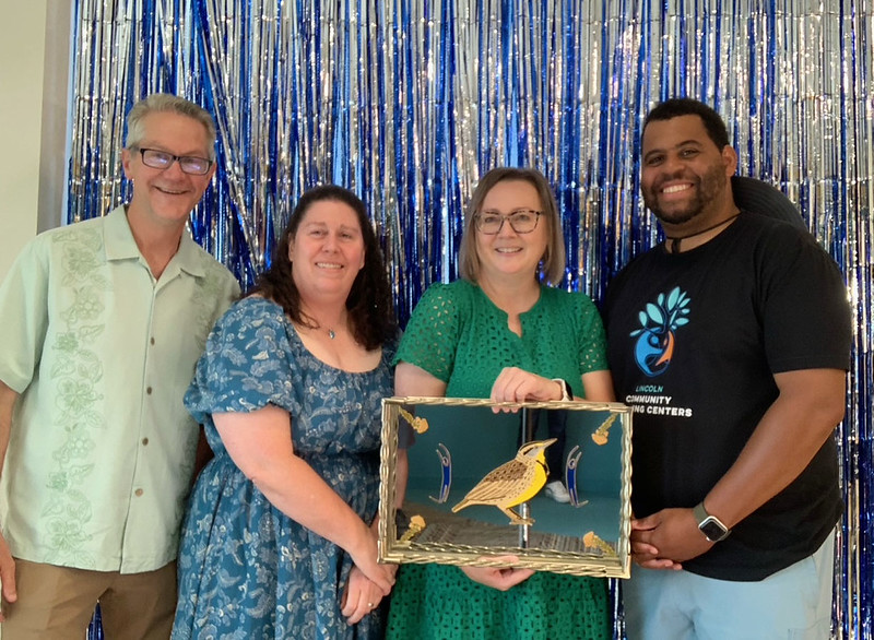 LPSorg's tweet image. This summer, @che_lincoln honored @ClcLincoln with the inaugural Place Matters Pioneer Award for championing youth fitness activities through the Get in the Game project! #LPSProud
Read more in this story: lps.org/post/detail.cf…