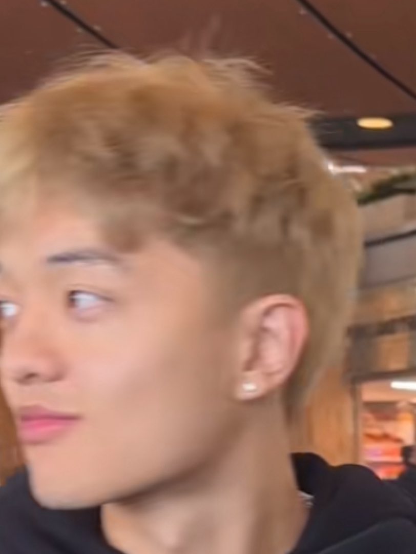 L2lamperouge_'s tweet image. uuuuu i hate that he knows that he could fuck every bad bitch rn if he wanted too