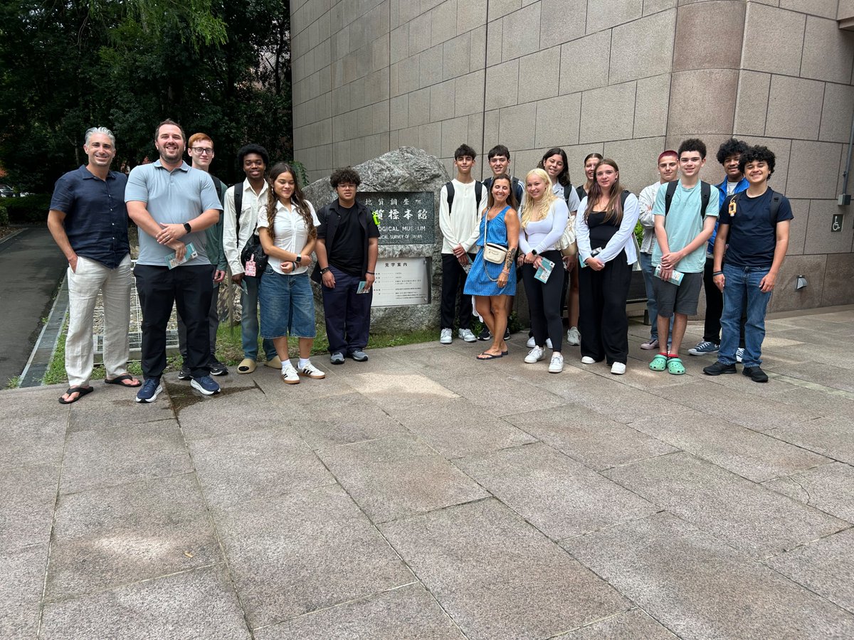 Amy Thompson tweet media