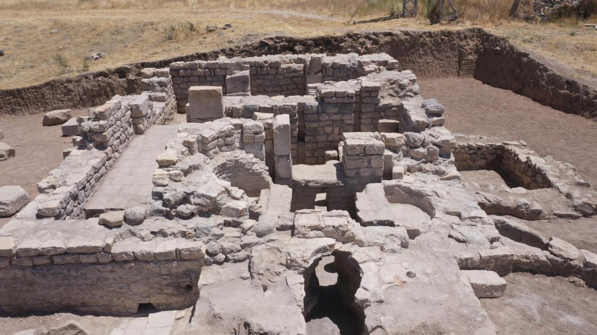 HeritageDaily's tweet image. Roman bathing complex discovered in eastern Türkiye - #archaeology #archeology
loom.ly/QUs5NrY