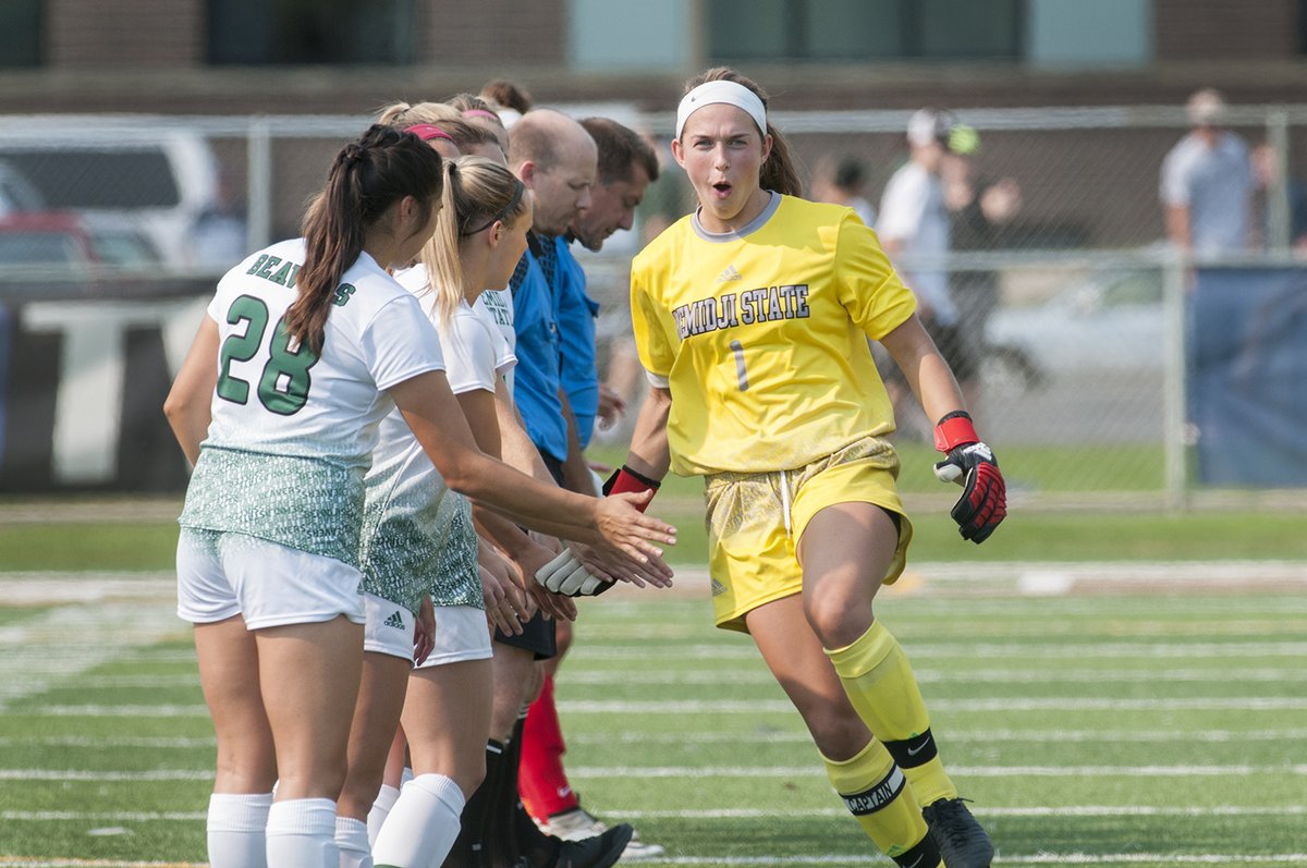 A wall in net. A star in the classroom. Anna Fobbe is our next selection for our 30th Anniversary Team!!

🏆 2x All-Region
🥅 NSIC GK of the Year
🎓 Academic All-American of the Year
📚 USC Scholar All-American

Congrats, Anna! 💚⚽️ 

#GoBeavers #BeaverTerritory