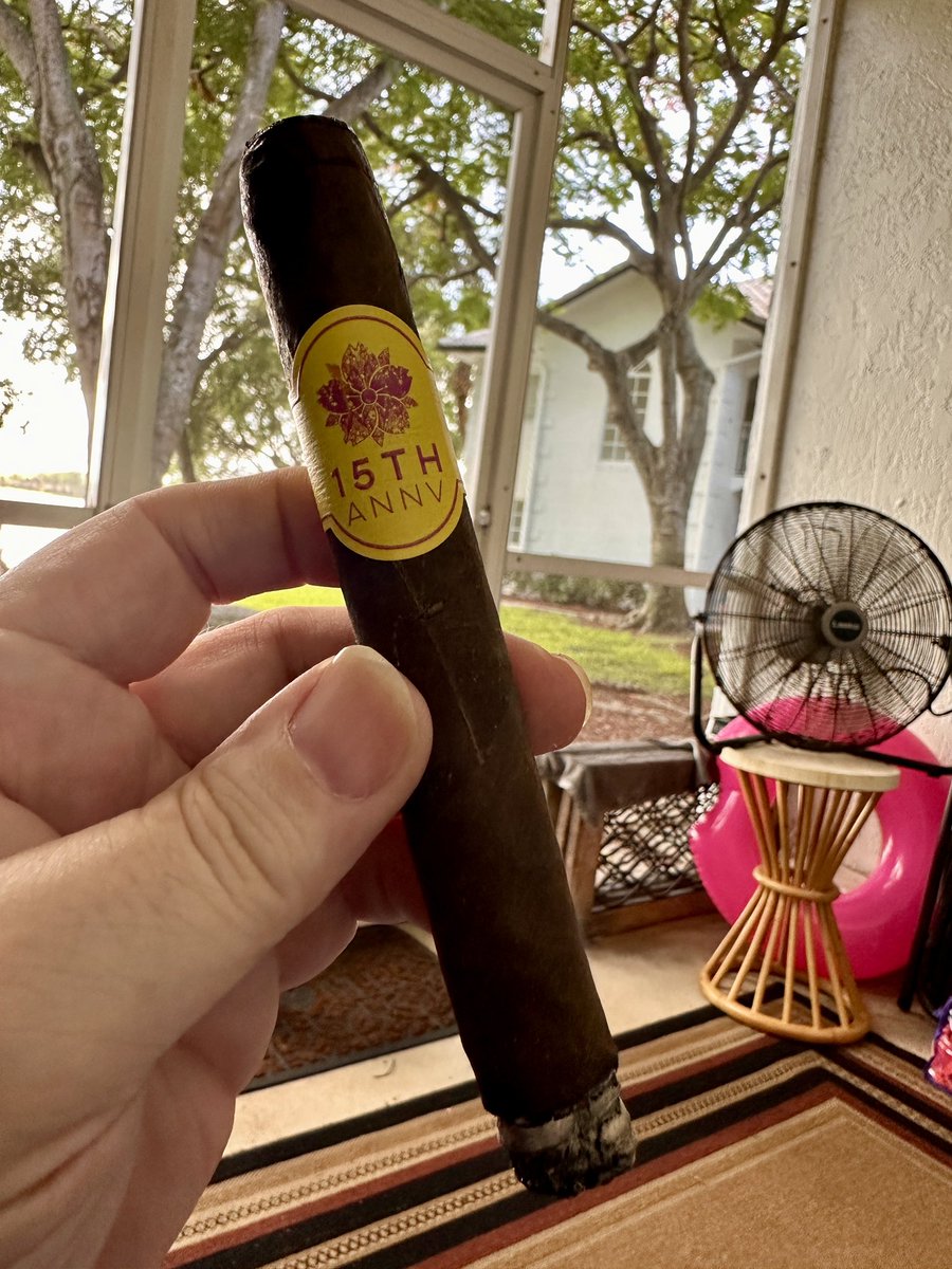 Stogie Chas is smoking Room101 15th Anniversary. Rated with thumbs up! dojoverse.com/news-feed/p/69…