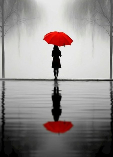 .
„In der 
Dunkelheit, 

wo 
das Schwarz 

schwer auf 
den Schultern 
liegt, 

flüstert 
die Stille 

lauter als 
jedes Wort.“
.

.
]] ⁶²
.