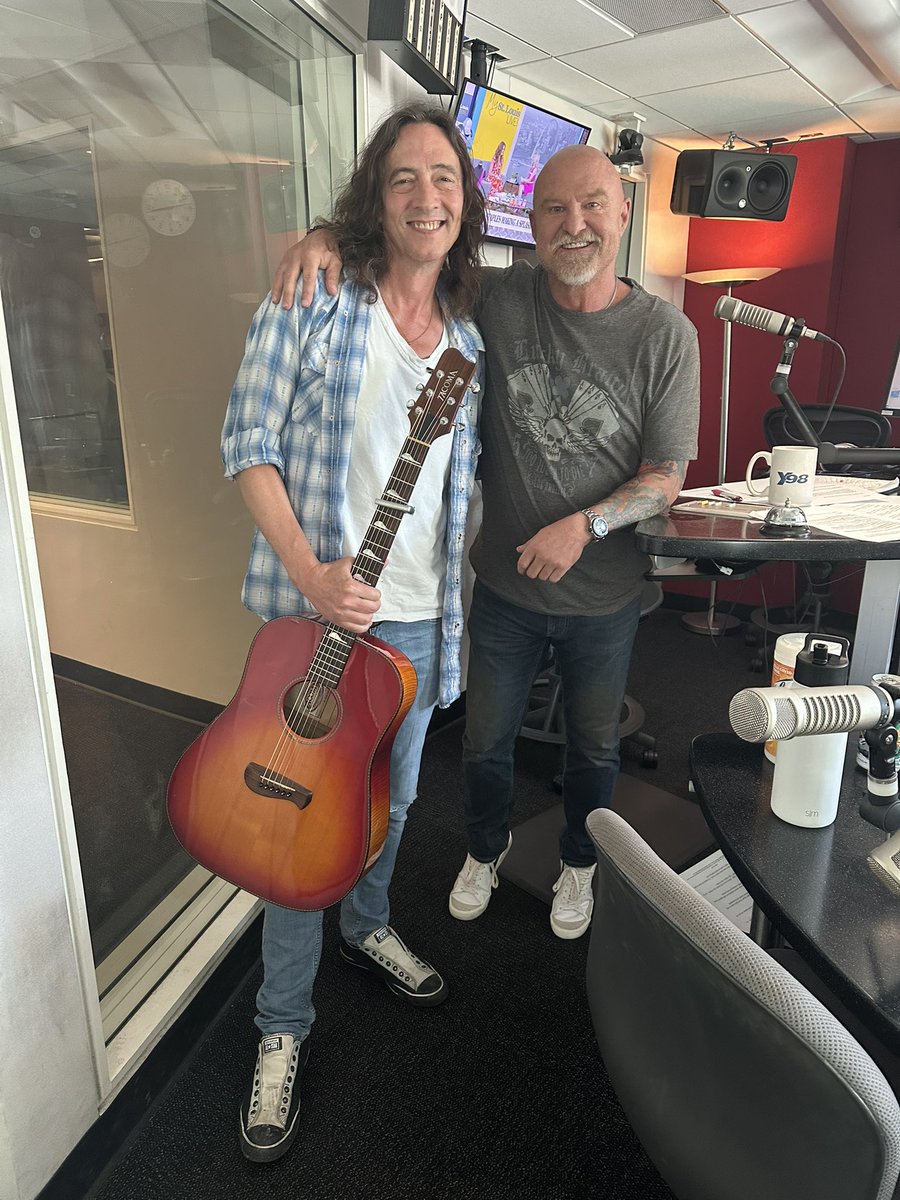 Our own Jimmy Griffin pays a visit to <a href="/kmoxnews/">KMOX St. Louis News</a> #DaveGloverShow 🎸 Who’s getting excited for the big summer show on August 2 🔥 ?