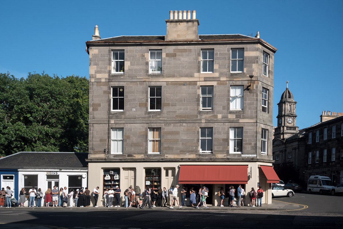 AlanWilson_SP's tweet image. The early morning queue at Lannan Bakery in Hamilton Place.
#Edinburgh