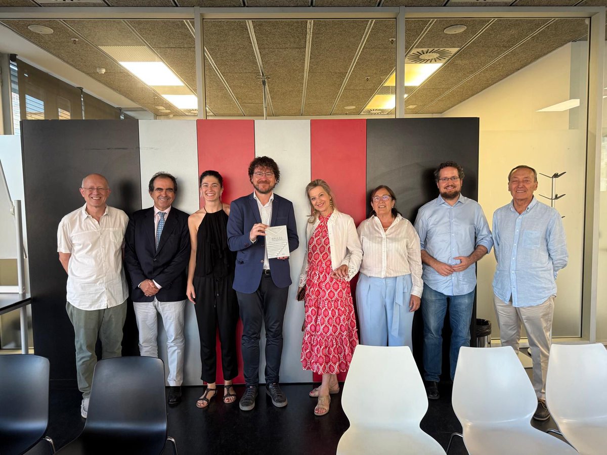 Conxita Badia (@conxitabadia) on Twitter photo Ahir en <a href="/DavidPagesCassu/">David Pagès i Cassú</a> va presentar el seu llibre BAULES parlant de #ConxitaBadia en l'#AnyConxitaBadia que protagonitza el seu llibre juntament amb el centenari JM #Ainaud de Lasarte (el seu gendre) i en #NarcísBonet, germà del seu altre gendre. Recuperant grans personatges! Ahir en <a href="/DavidPagesCassu/">David Pagès i Cassú</a> va presentar el seu llibre BAULES parlant de #ConxitaBadia en l'#AnyConxitaBadia que protagonitza el seu llibre juntament amb el centenari JM #Ainaud de Lasarte (el seu gendre) i en #NarcísBonet, germà del seu altre gendre. Recuperant grans personatges!