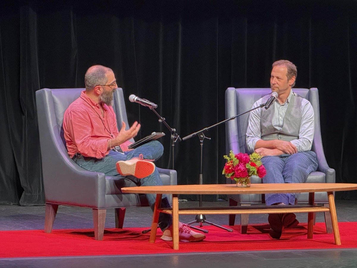 GreggHurwitz's tweet image. Great festival. Thank you to the Motive Crime & Mystery Festival and to all my Canadian readers, who are 13% more polite than all other readers! @VicCollege_UofT