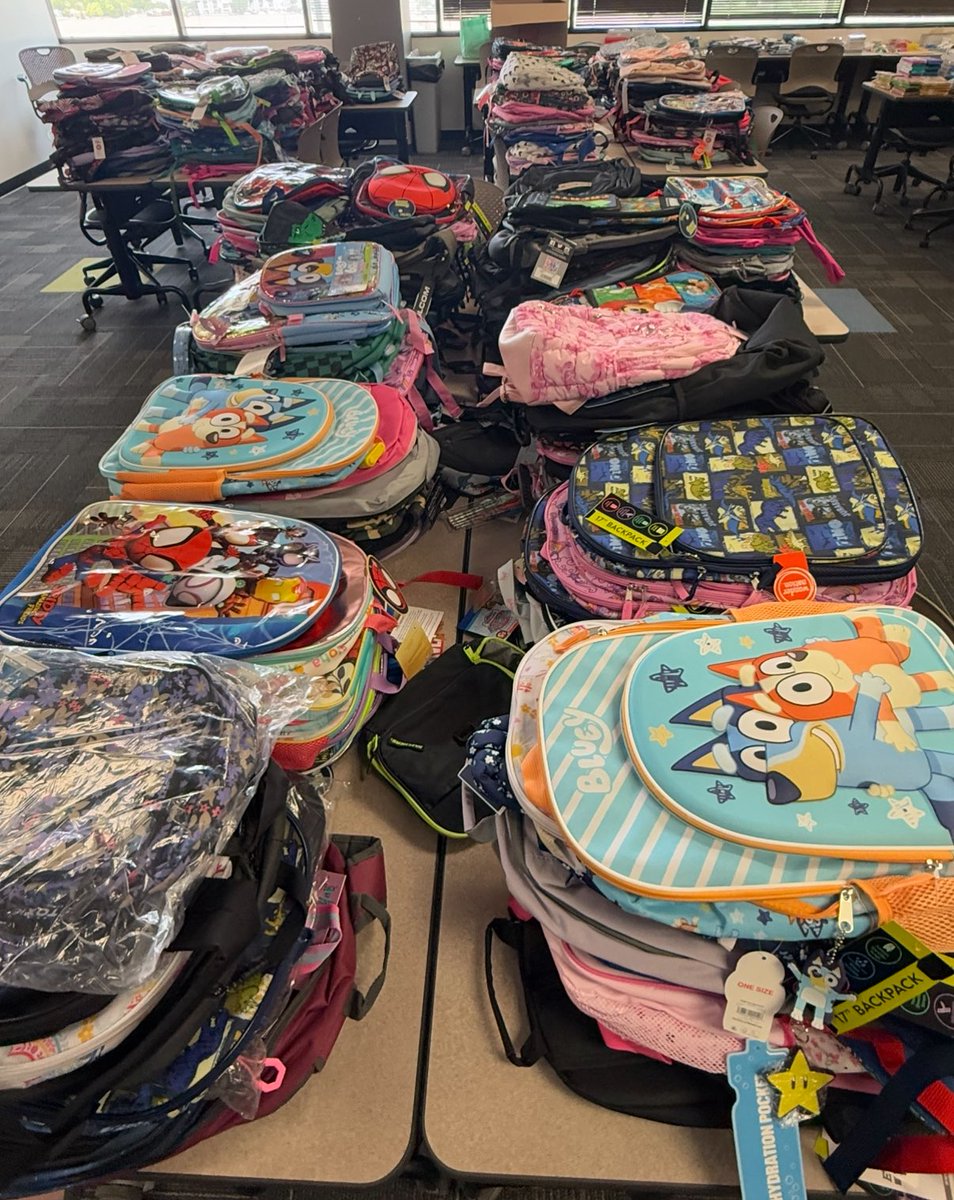 mcschoolsup's tweet image. 🎒 Our Annual Backpack Drive at the Maricopa County Home & Landscape Show was a tremendous success thanks to the incredible generosity of our community! 📚🖍️
Over the weekend, we collected over 3,771 items, including:
🎒 375 backpacks
📓 647 spiral notebooks
✏️ 313 packs of…