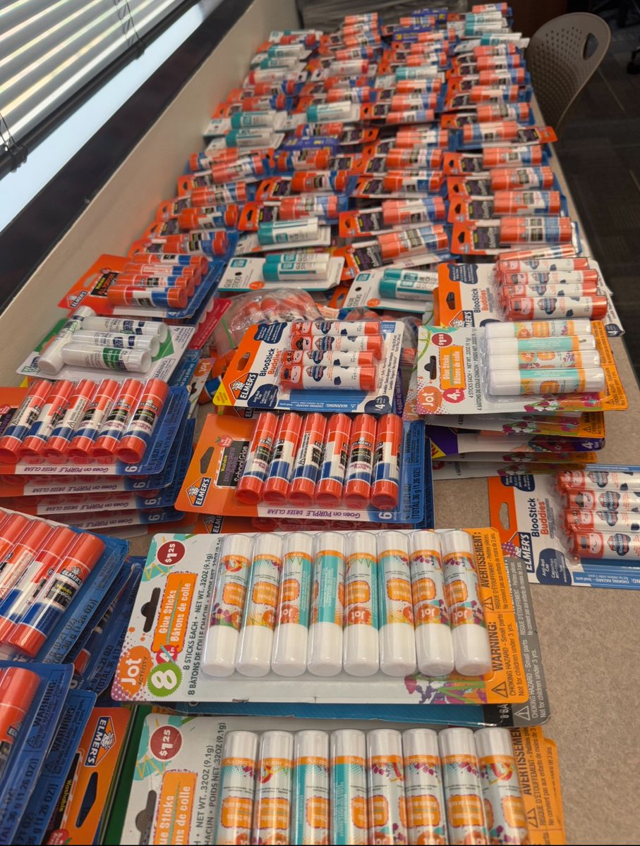 mcschoolsup's tweet image. 🎒 Our Annual Backpack Drive at the Maricopa County Home & Landscape Show was a tremendous success thanks to the incredible generosity of our community! 📚🖍️
Over the weekend, we collected over 3,771 items, including:
🎒 375 backpacks
📓 647 spiral notebooks
✏️ 313 packs of…