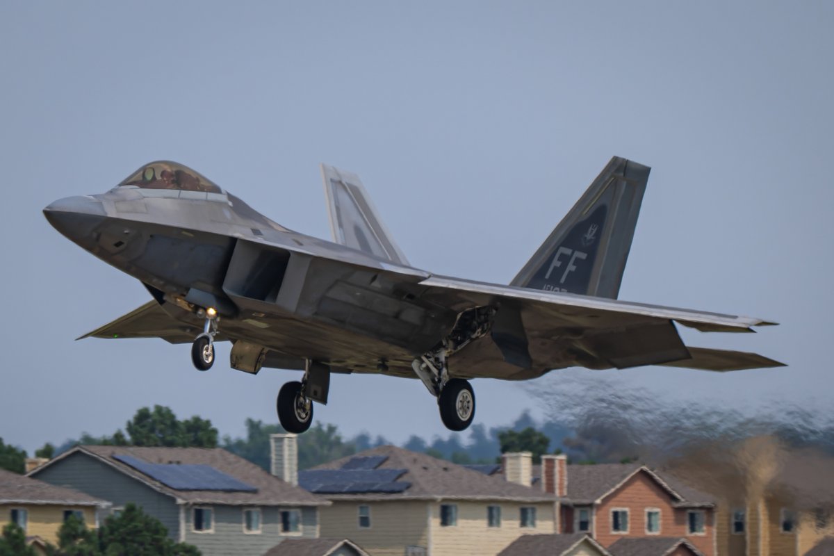 GDevorePhotos's tweet image. FIRST01, a flight of 4 F-22s from the 149th Fighter Squadron out of Joint Base Langley-Eustis land at Peterson SFB.