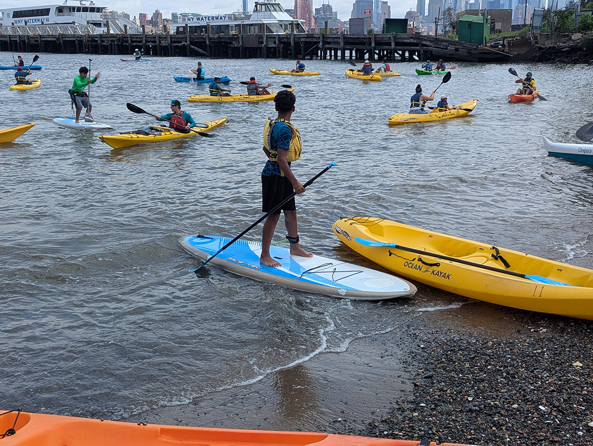 Hoboken_FBW's tweet image. Photos from City of Water Day 2025 at the Hoboken Cove in Maxwell Place Park on July 12 located at the unique natural sand beach at this protected area of the Hudson River
#cityofwaterday #hudsonriver #hoboken #ourwaterfront @Hobocobo
betterwaterfront.org/photos-from-ci…