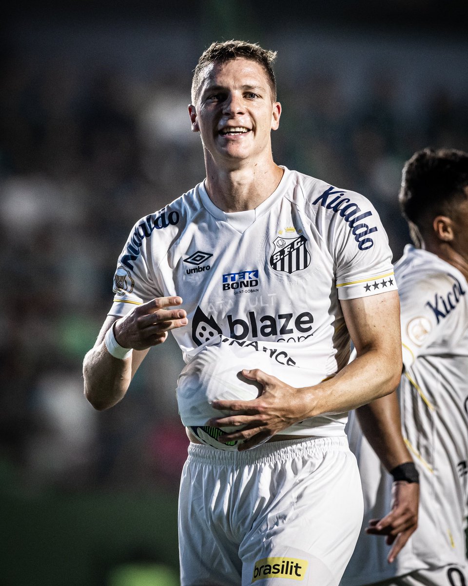 🔎 Conocé a JULIO FURCH, nuevo refuerzo de #Banfield 🇳🇬 esta temporada.

🗓 29 de Julio del 1989 (35 años).
📏 188 centímetros.
⚽ Delantero.
🔙 Libre.

❌ No juega desde noviembre de 2024, El Santos de Brasil lo dejó relegado. Solo marcó 3 goles y no convierte desde Julio de