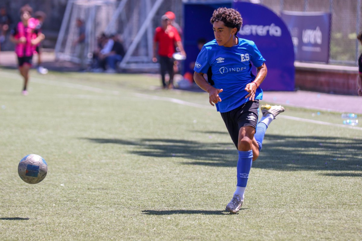 🔝 | Juego de preparación 🫷

#LaSelectaSub17 venció 2-0 a la reserva del Inter F.A. en un amistoso para cerrar una semana más de trabajo

🎯 Objetivo intacto 🇶🇦

#ElSalvador