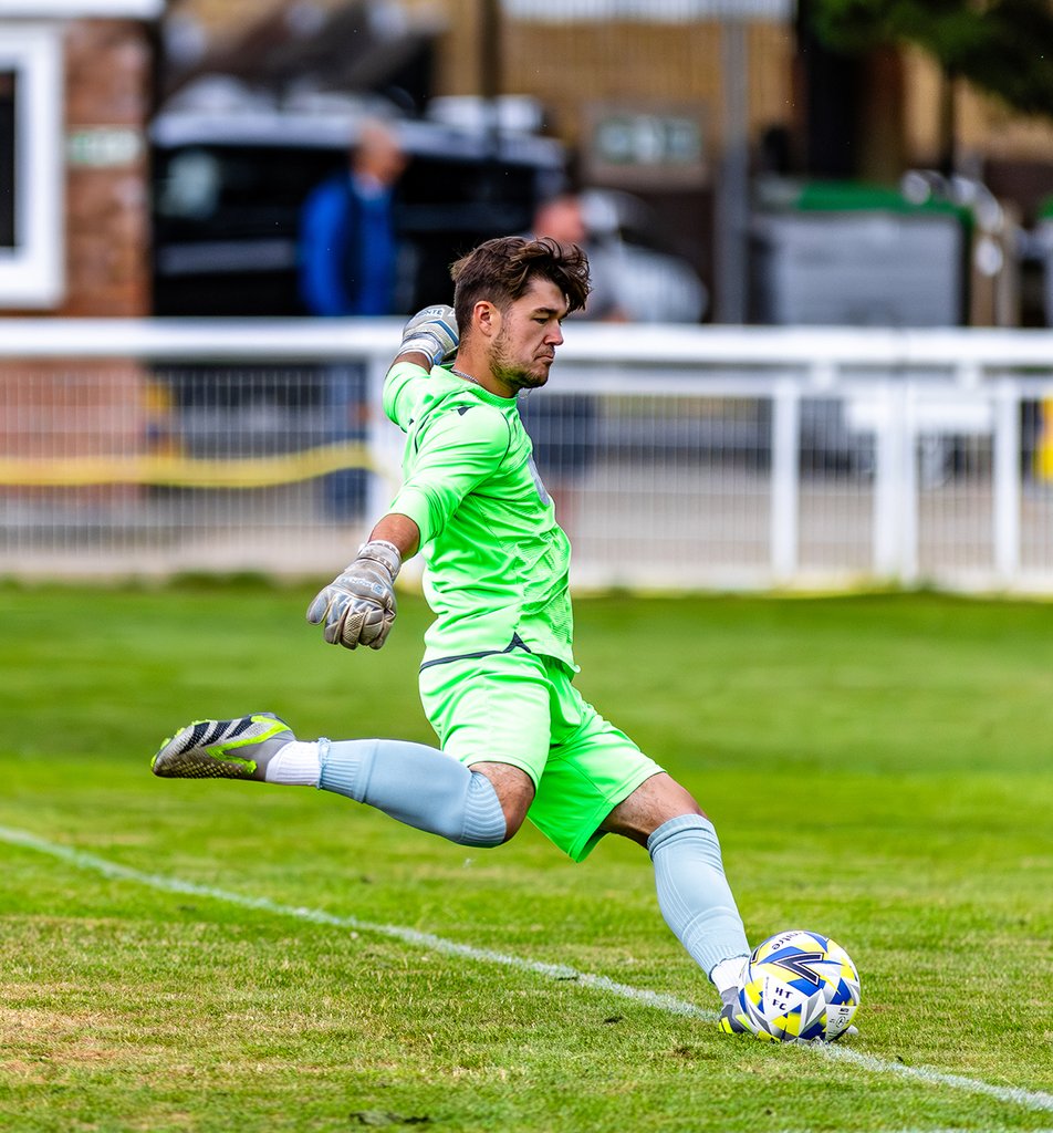 Action From last nights game Hoddesdon Town Vs Ware FC #HTFC #Lilywhites #COYL #HoddesdonTownFC
hoddesdontownfc.co.uk/photos/action-…