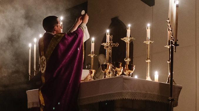 HoldenCCole's tweet photo. Top 5 Forgotten Catholic Traditions

These weren’t fringe customs—they were once normal Catholic life.

But after decades of modernization, they’ve vanished from parish memory.

Here are 5 lost traditions most Catholics today have never even heard of 🧵 https://t.co/gIaNr4R5Hp