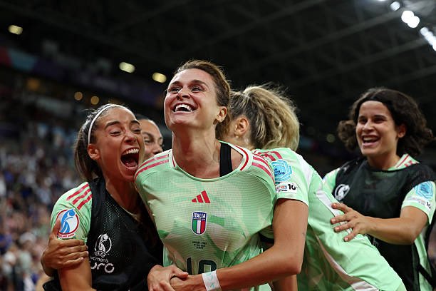 isainsolia's tweet image. Cristiana Girelli come un dipinto di Botticelli: ETERNA
#norvegiaitalia
