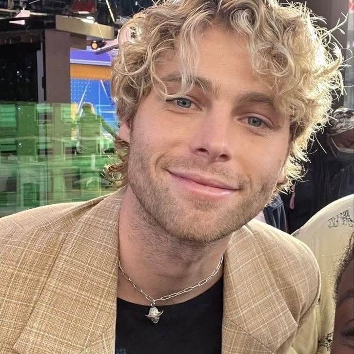 Happy birthday to this love. I love you so so so so so much.