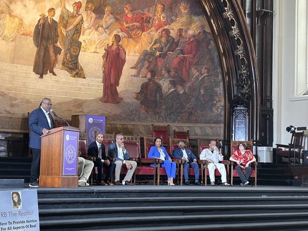 LISC NY was proud to be a featured host at the 2025 Real Estate Expo, where our Housing team shared details about our WORTH program and connected with attendees around financial coaching, wealth-building, and affordable homeownership. Thank you to all who attended!