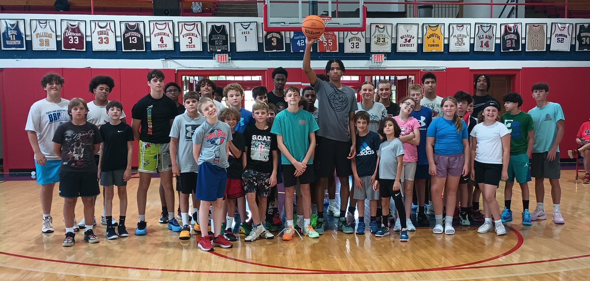 CoachBobWill's tweet image. DJ Williams (6'7 Charlotte NC) wins the Slam Dunk Contest at Basketball School! 🏆 DJ will play for Fork Union in '25-26.
