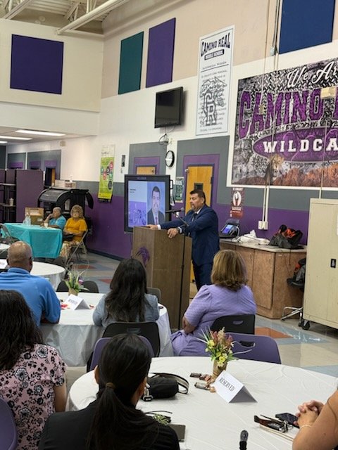 ignacior38's tweet image. It was great to welcome our newest team members to Las Cruces Public Schools this morning! I am grateful for the opportunity to share our district’s vision and commitment to student success. We're here to support, grow, and lead—together. @LCPSnet