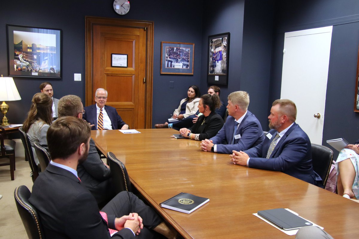 JerryMoran's tweet image. Great meeting with @kscorn! We discussed issues important to corn growers & my work on @SenateAgGOP. From biofuels to animal feed & food products, our corn growers support many industries. I appreciate KS Corn's work to support our producers.