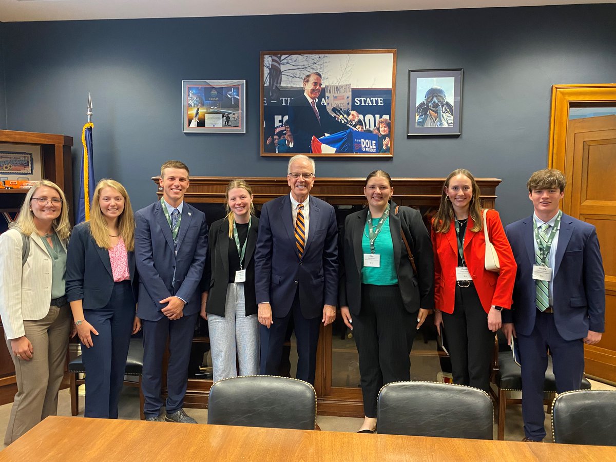 JerryMoran's tweet image. Great meeting with @kscorn! We discussed issues important to corn growers & my work on @SenateAgGOP. From biofuels to animal feed & food products, our corn growers support many industries. I appreciate KS Corn's work to support our producers.