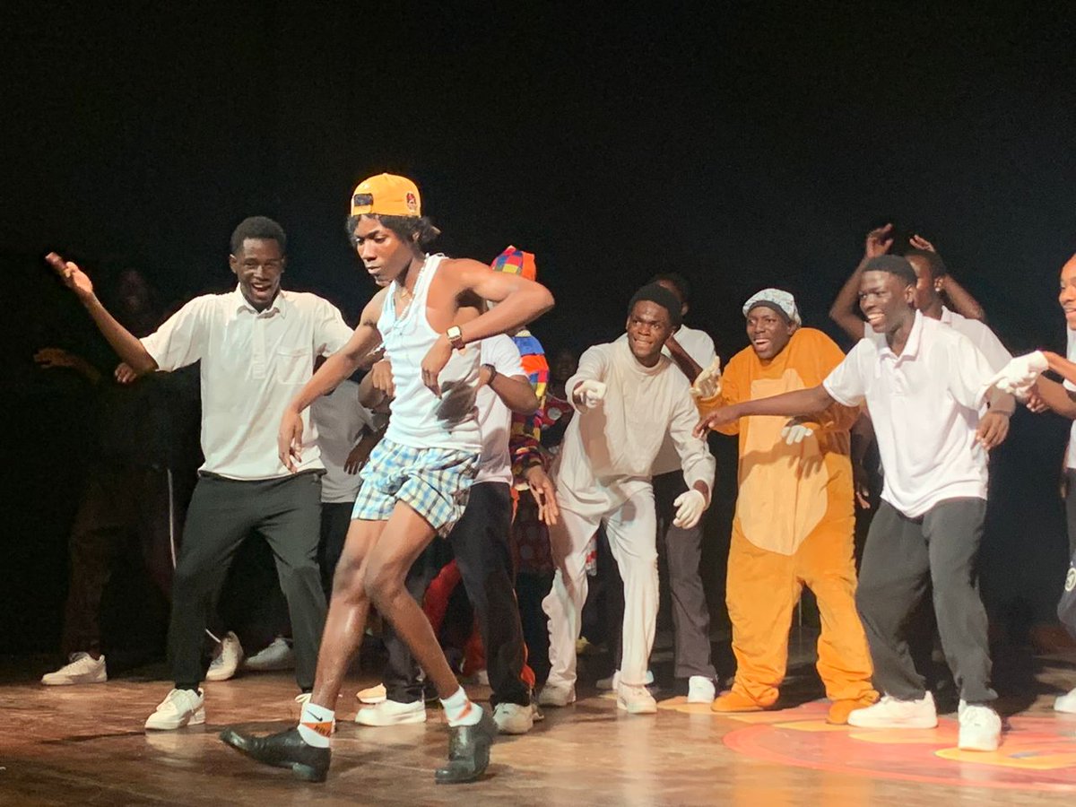 ccemalabo's tweet image. 🔥Crazy Crew_eg y Epo Dance pasan a la ronda de semifinales, mientras The Vibes y Afro Pong quedan eliminados en el grupo "B" del Boco Dance 2025, organizado en el Centro Cultural de España en Malabo.
@EmbEspMalabo #EspañaEnGE @CooperacionESP @AECID_EspMalabo @CCEBata