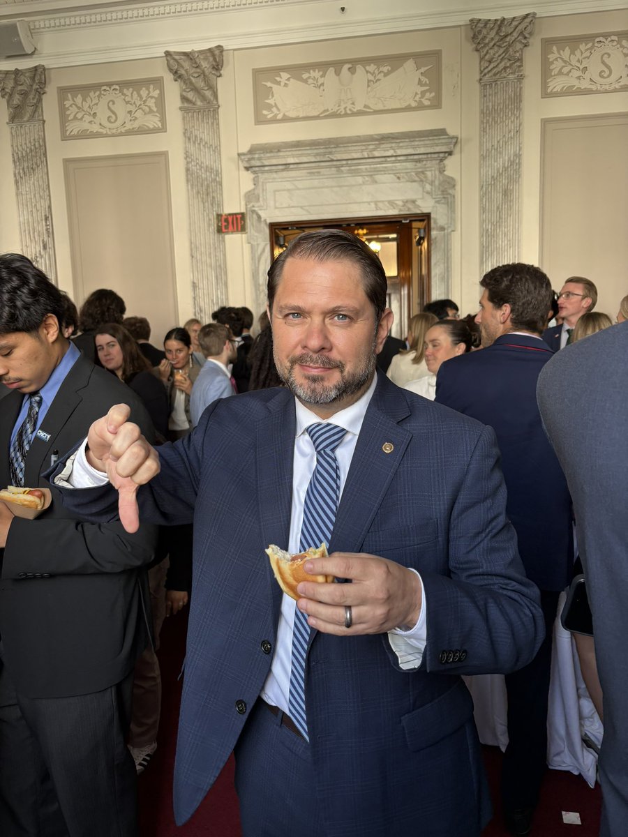 SenRubenGallego's tweet image. Celebrated national hot dog day with my friends @SenatorSlotkin @SenGaryPeters @SenAmyKlobuchar
But respectfully… Michigan hot dogs don’t come close to the Chicago dogs I used to sling at Souzy’s.
Now let’s bring Sonoran Dogs to the Capitol!