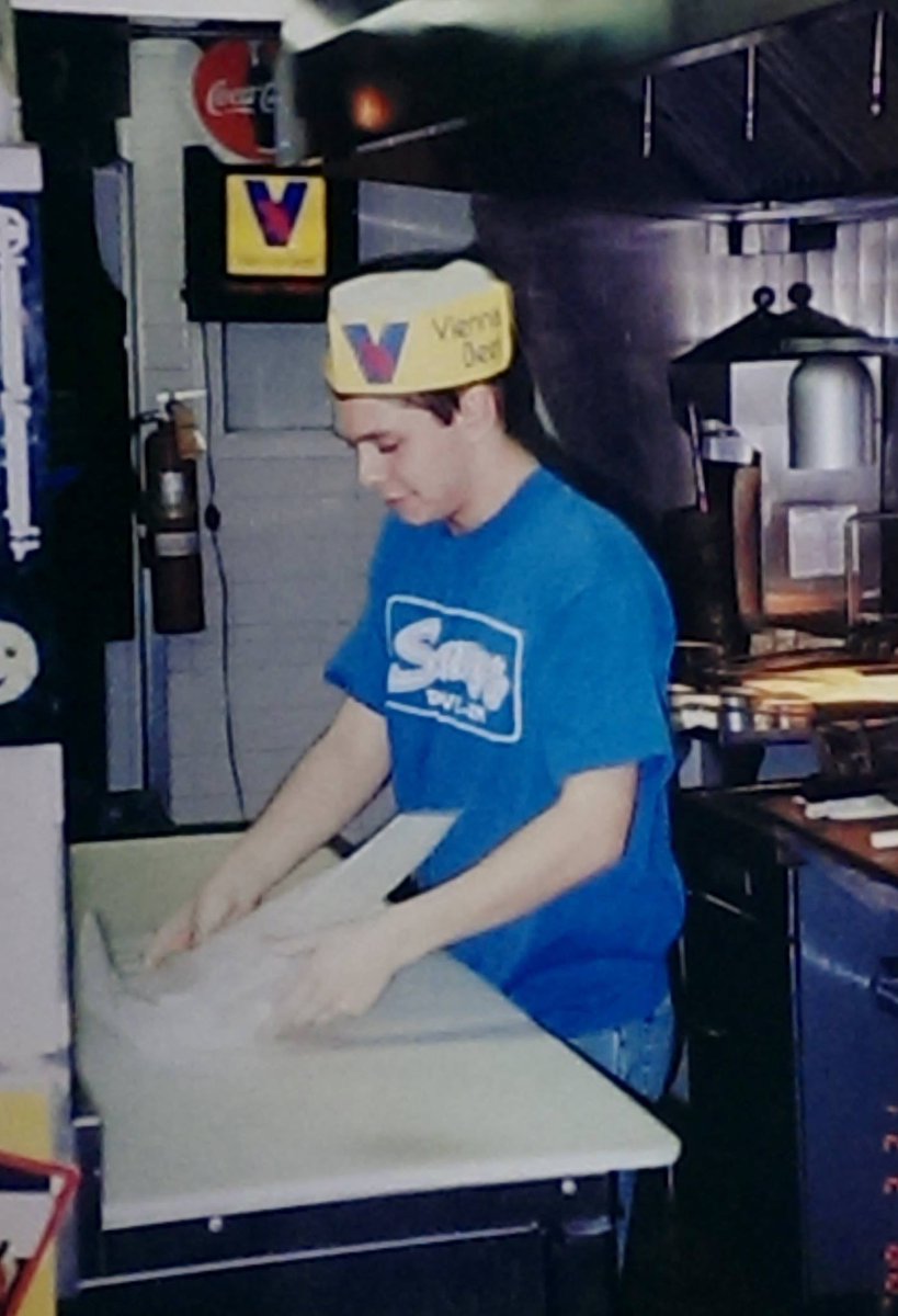 SenRubenGallego's tweet image. Celebrated national hot dog day with my friends @SenatorSlotkin @SenGaryPeters @SenAmyKlobuchar
But respectfully… Michigan hot dogs don’t come close to the Chicago dogs I used to sling at Souzy’s.
Now let’s bring Sonoran Dogs to the Capitol!