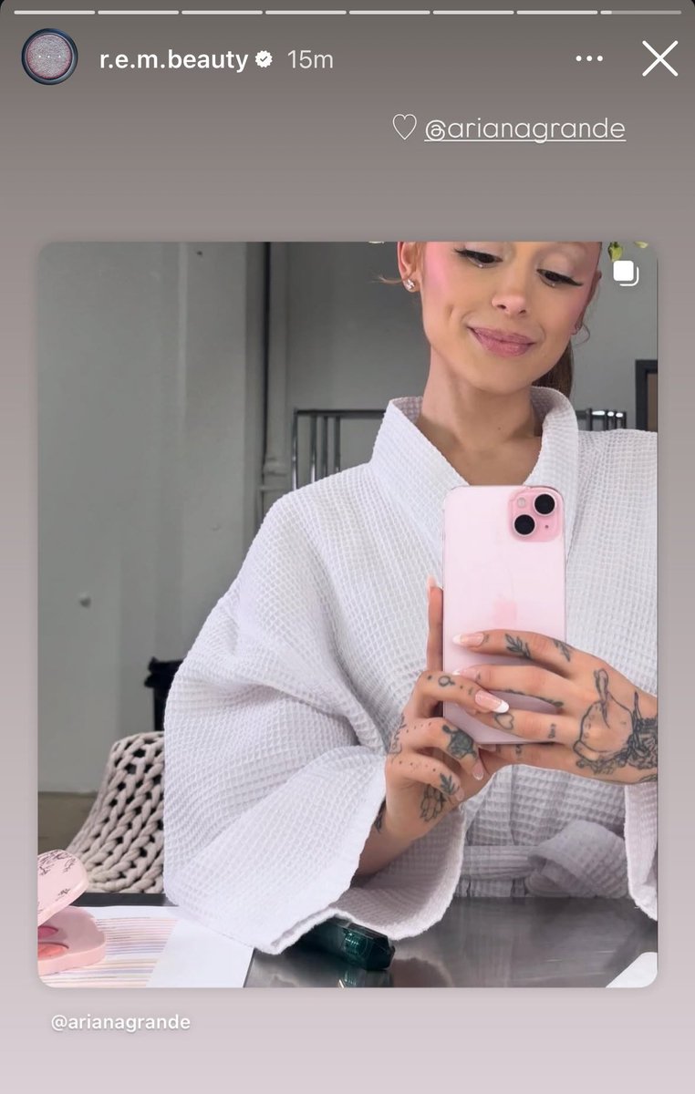 AGTourFR's tweet photo. Cette semaine, Ariana nous a gâtés 🤩

- Annonce d’un doublage de film 🍿 
- Sortie du nouveau parfum 🍨
- Teasing d’une nouvelle collection R.E.M Beauty 💄
- Annonce de concerts à venir en 2026 🎤 

WE’RE SO BACK !!! 🥳 https://t.co/3utimx9umu