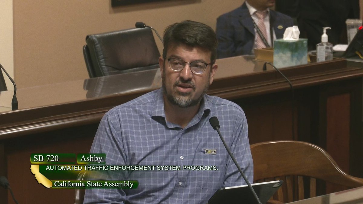 StreetsR4Every1's tweet image. SB 720 just passed the Privacy & Consumer Protection Committee, which aims to reform red-light camera practices and ensure fairer traffic enforcement.
Next up: Assembly Appropriations Committee.
Thank you @ashbyforsenate for leading the charge.
#SB720 #CalLeg #TrafficJustice