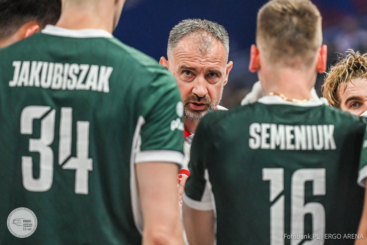 🇵🇱🔥 Emocje od pierwszego gwizdka! Reprezentacja Polski wygrywa z Iranem 3:2 i z przytupem otwiera turniej Ligi Narodów w ERGO ARENIE!

Dziękujemy kibicom za wspaniałą atmosferę – Wasz doping był dziś nie do przebicia! 🏟️❤️
#TwojeMiejsceRozrywki #15LatEmocji