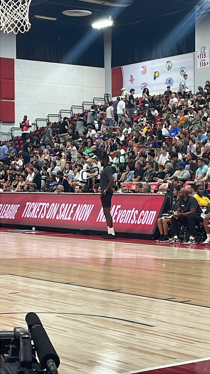 adukeMN's tweet photo. End of 1
32-16 Suns lead

Fun fact: 
DeMarre Carrol is the head coach of the Suns summer league squad, loved his game in Atlanta and Utah, nice to see him around still

More fun fact: 
CJ Fulton becomes the first Irish born player to play in Summer League 🤝🇮🇪

#WolvesBack https://t.co/EX5KQX6hVr