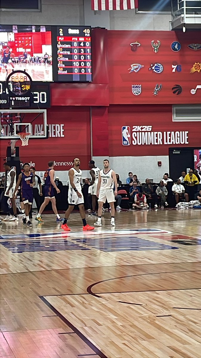 End of 1
32-16 Suns lead

Fun fact: 
DeMarre Carrol is the head coach of the Suns summer league squad, loved his game in Atlanta and Utah, nice to see him around still

More fun fact: 
CJ Fulton becomes the first Irish born player to play in Summer League 🤝🇮🇪

#WolvesBack