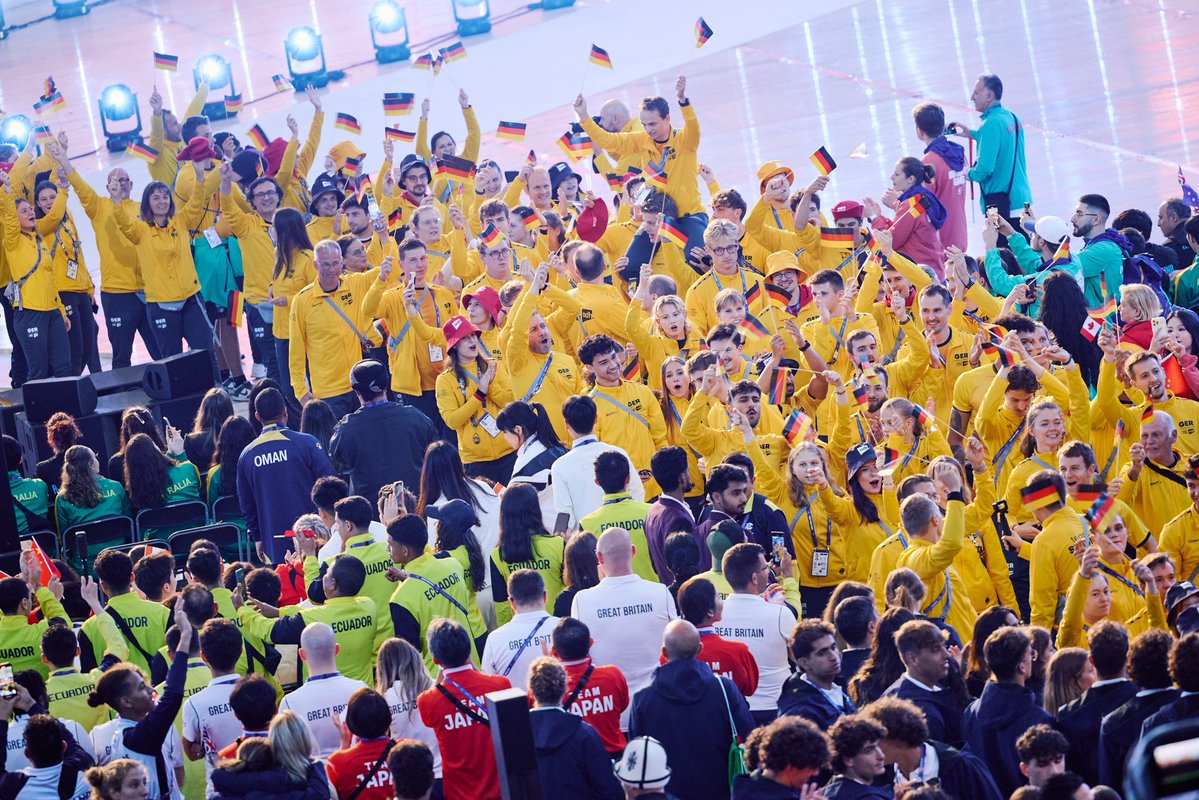 landnrw's tweet image. Die Olympischen Spiele der Studierenden sind nach 36 Jahren zurück in 🇩🇪 & im Sportland Nr. 1: Die @FISUWorld University Games mit 234 Medaillen-Entscheidungen bis zum 27. Juli sind eröffnet. MP @HendrikWuest hat die Athletinnen & Athleten in Duisburg begrüßt. Viel Erfolg!