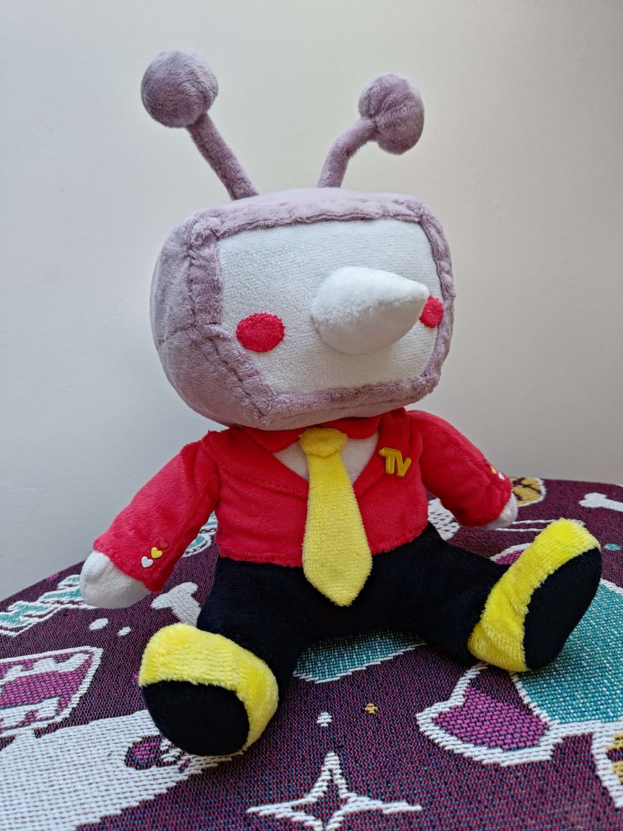gomennasans's tweet image. i was upset that tenna didnt get an official plush so i made my own!
hes designed and hand sewn by me, with magnets in his hands and bendable antennae
its my first plush so he has a lot of imperfections - but hes perfect to me :')
#tenna #DELTARUNE #tennaDeltarune #plush