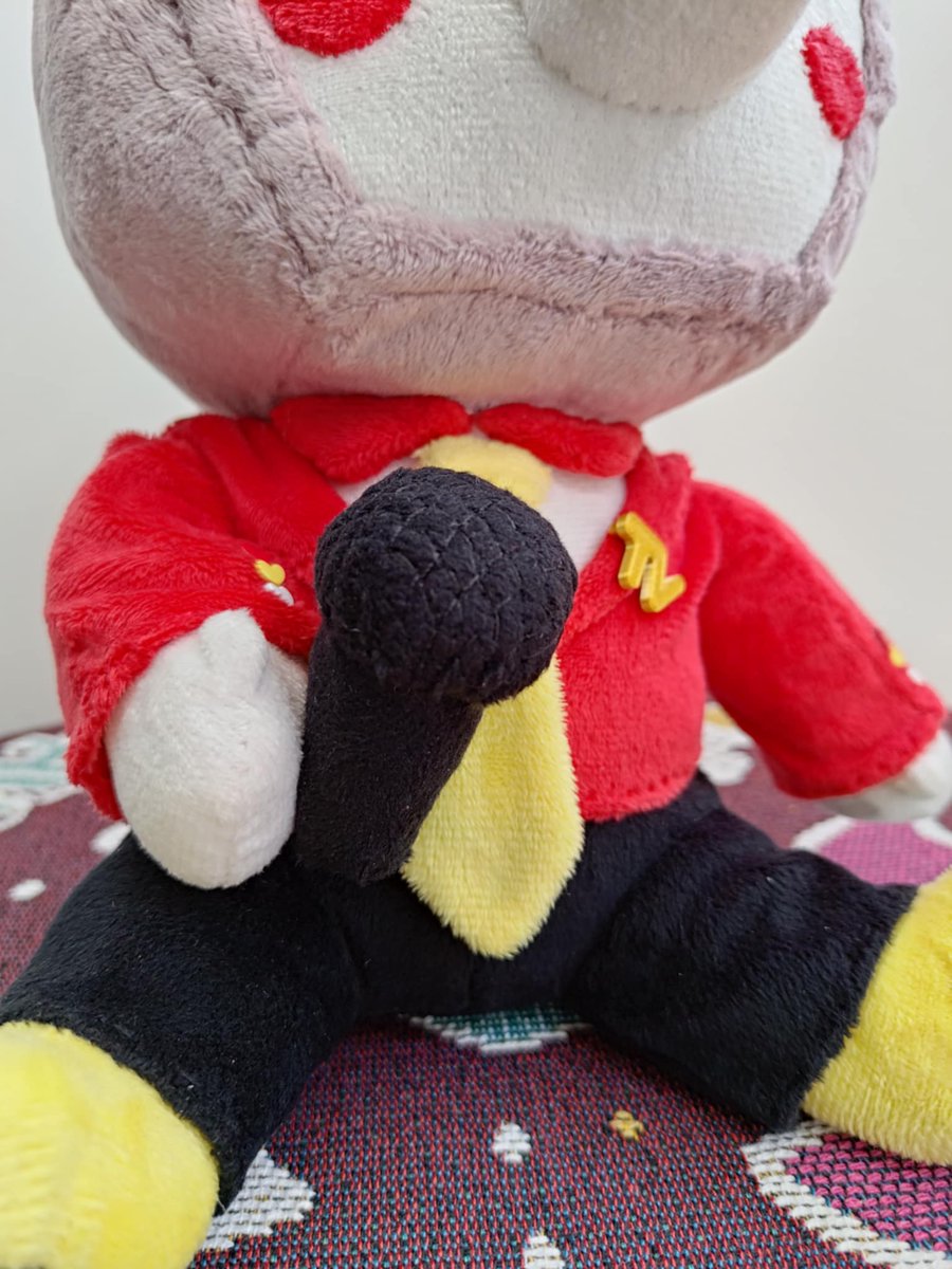 gomennasans's tweet image. i was upset that tenna didnt get an official plush so i made my own!
hes designed and hand sewn by me, with magnets in his hands and bendable antennae
its my first plush so he has a lot of imperfections - but hes perfect to me :')
#tenna #DELTARUNE #tennaDeltarune #plush