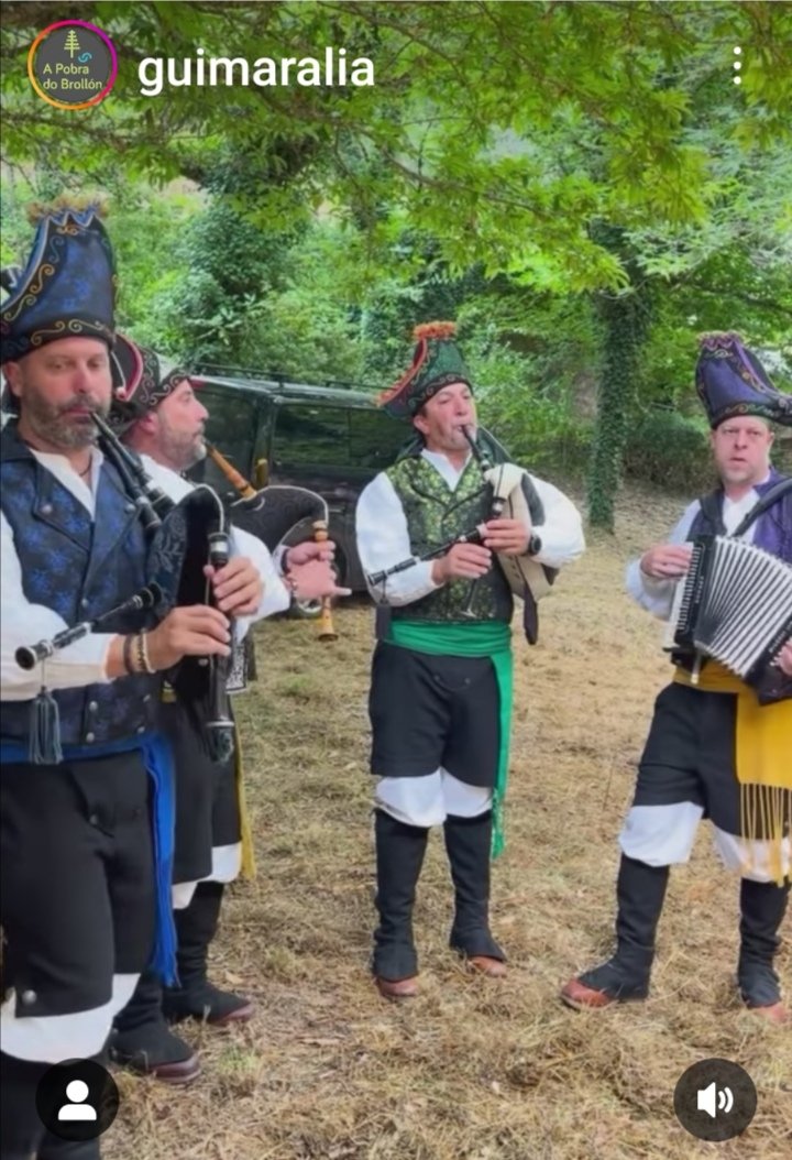 EAldeas's tweet image. Pola #virxedocarme #aldeasgalegas #hortagalega #musicagalega #gaitas #pementos #ameixas #ciruelas #16072025