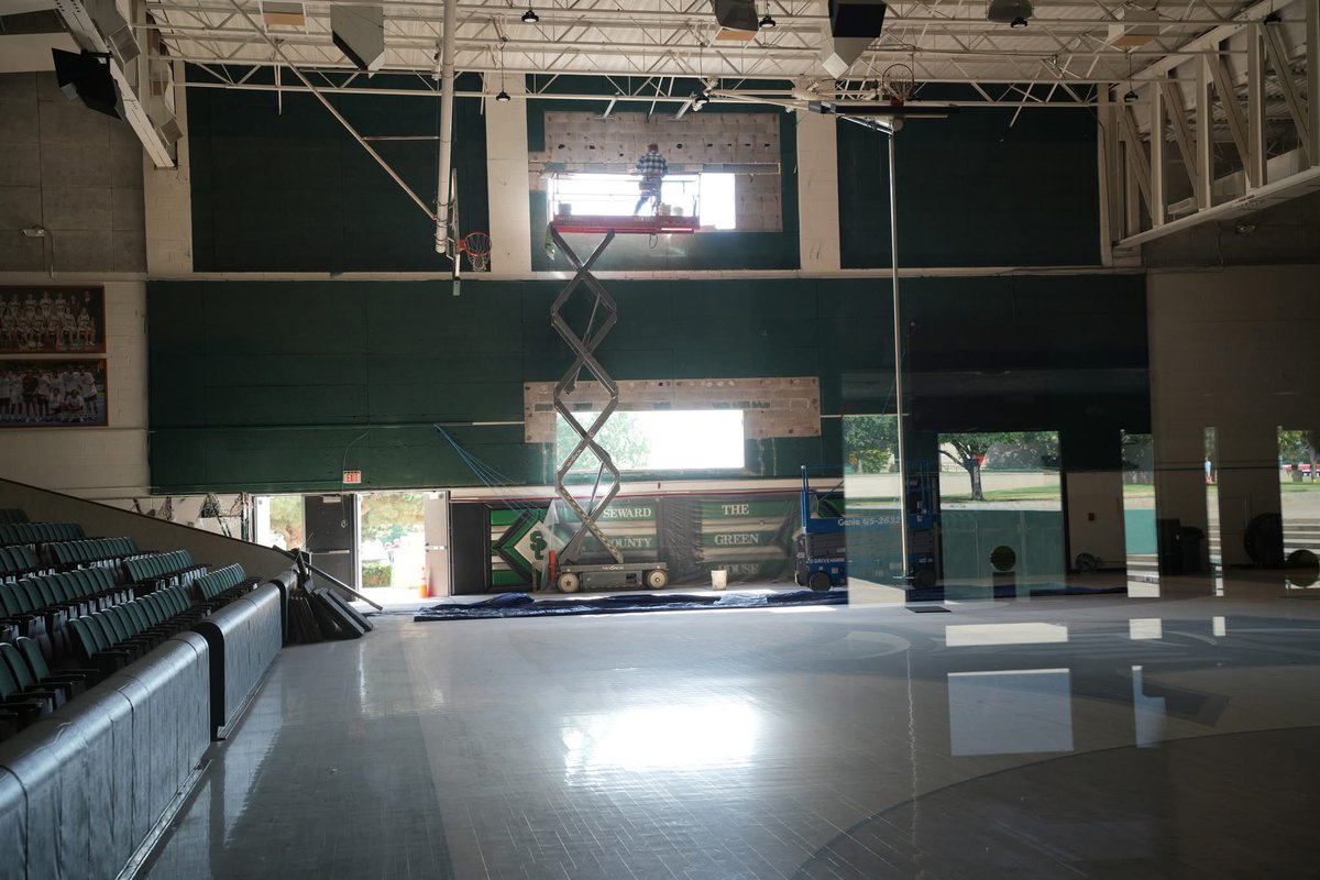 Seward_Hoops's tweet image. A/C is on its way to the GreenHouse!!
#GoodToBeGreen #GoSaints ⚔️