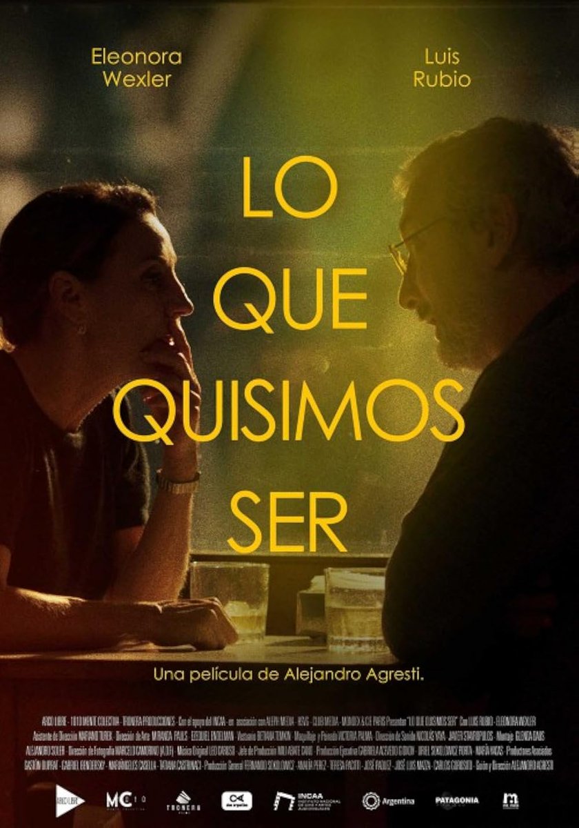 vvs00's tweet photo. - Qué casualidad donde nos vinimos a encontrar.
- No sé si tanta casualidad. Por algo elegimos la misma película, blanco y negro, en un cine vacío. https://t.co/ZLYvFChgg2