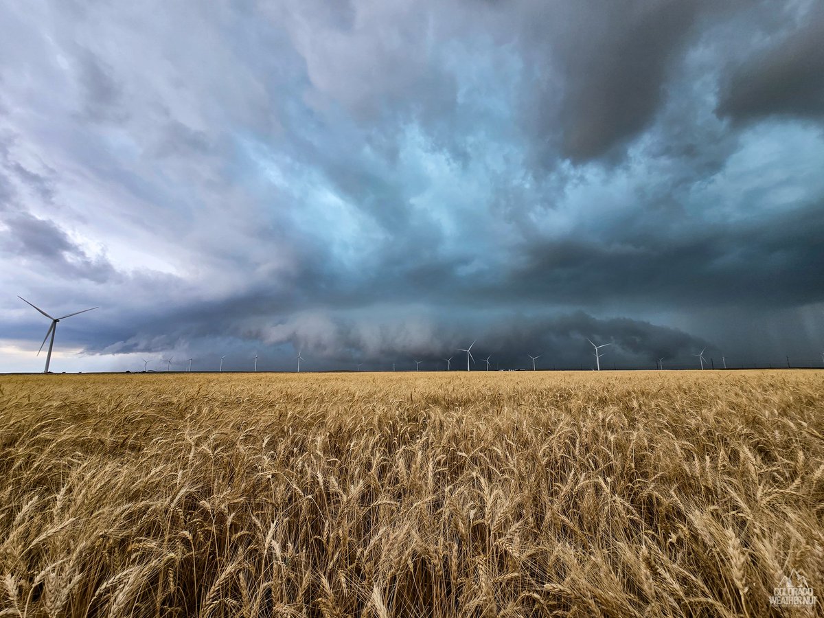 ColoradoWXNut's tweet image. HP Supercell NE of Grover, CO about 10 mins ago. Throwing some gnarly smooth channel bolts on occasion.
#cowx #Colorado @NWSBoulder @NWSCheyenne