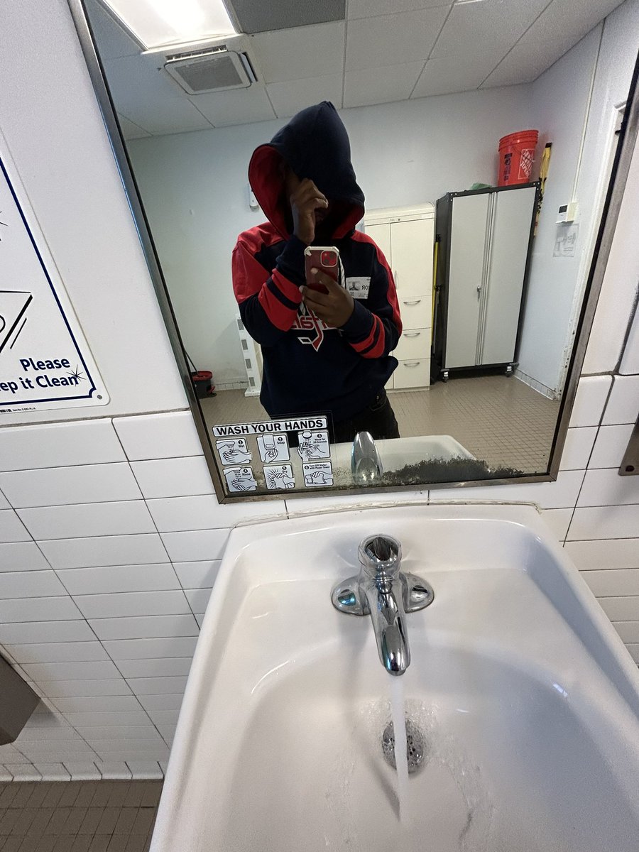 4locksmith6's tweet photo. So High Gotta Hide My Face🫣
This Not A Rockstar Phase🎸
Ima Emo Thug In My Phase💯 https://t.co/mkKHy8u4v5