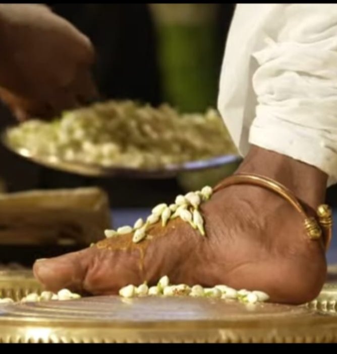 GabriellaCadei's tweet image. Blessed to witness #GuruPurnima in such grace and devotion.❤️‍🔥 #SadhguruRaya #SoundsOfIsha #SaveSoil