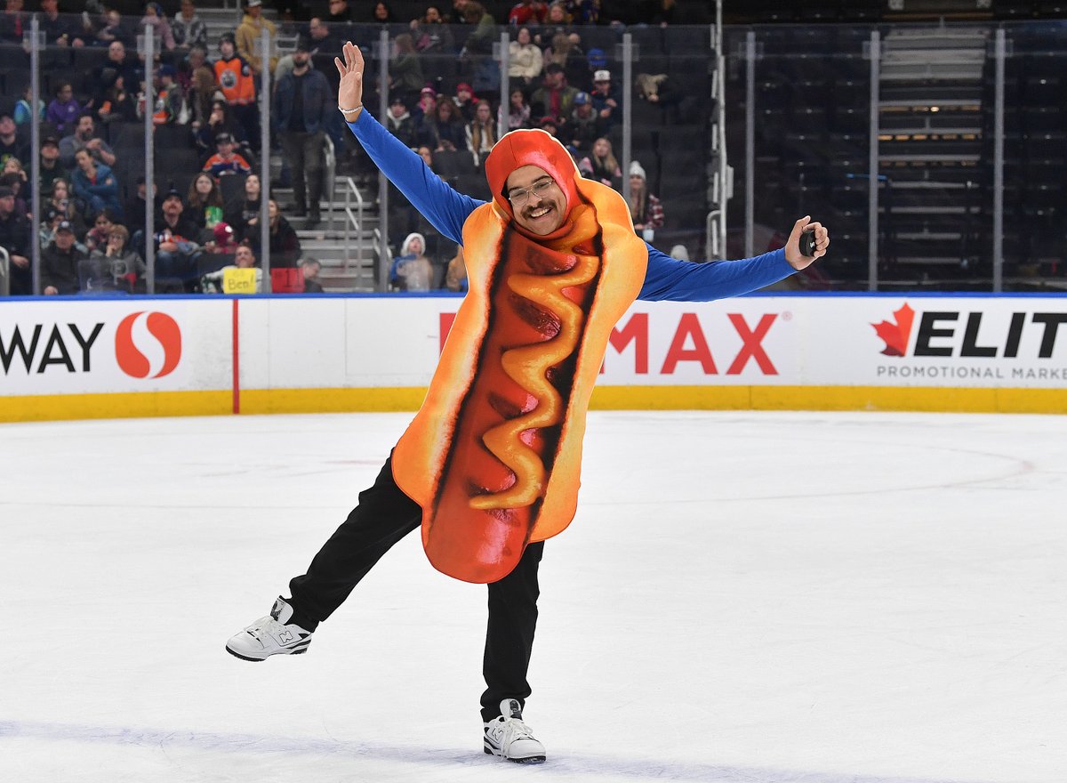 EdmOilKings's tweet image. Things we love: hot dogs and Wednesdays! 🌭
No better day than #NationalHotDogDay to confirm that Wiener Wednesdays will be back for the 2025-26 season with $2 hot dogs every Wednesday game!
Don't want to wait for a Wednesday? Grab your 5-game Weekend Pass now and secure…