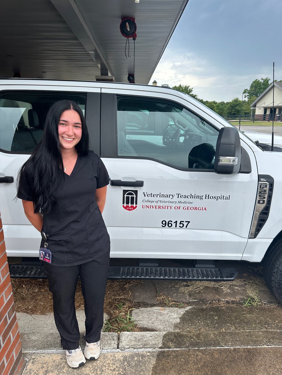 UGAEquestrian's tweet image. ☀️Summer Spotlight☀️ 

This summer, Katie Jedele shadowed at Piedmont Equine Associates. She is now working as a Student Veterinary Assistant with the Theriogenology and Field Services Unit at the UGA Veterinary Teaching Hospital. 

 #GoDawgs | #OurTime