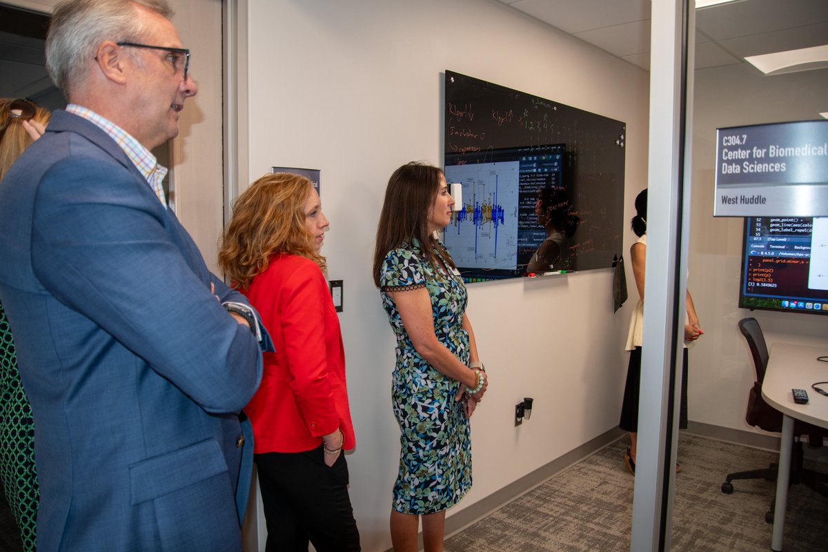 OMRF's tweet image. Thanks to partnerships with organizations like the United Way of Central Oklahoma, OMRF can continue making discoveries that make a difference!
Today, we had the pleasure of showing their executive team our Center for Biomedical Data Center – a project they supported.