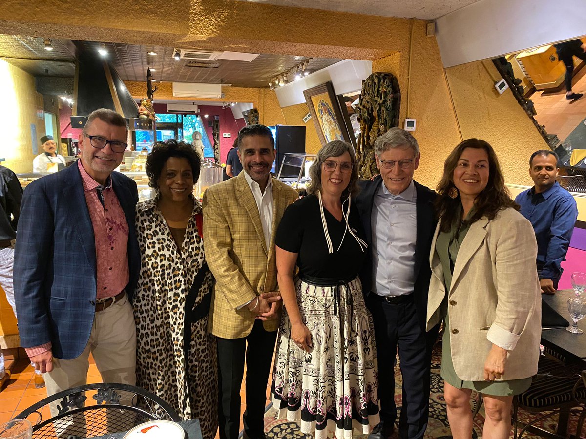 Toujours un cadeau à voir #marjoriemichell Merci pour votre visite et votre rencontre avec des bénévoles, des sympathisants ! Très apprécié !

Always a gift to see #marjoriemichelplc Thank you for your visit and meeting with volunteers, supporters! Very much appreciated!