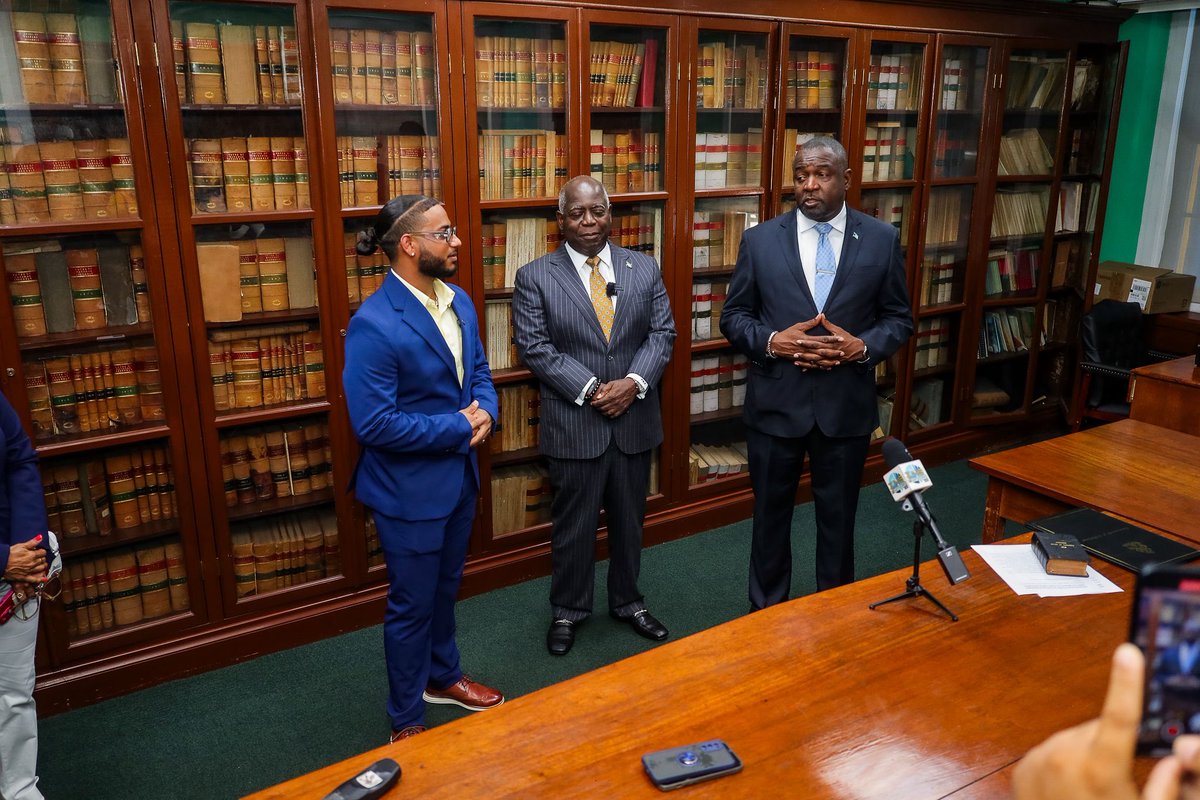 ovadosethedj's tweet image. From dream to reality 🇧🇸✨
What began as a hope to make my family proud has blossomed into the honor of representing my entire nation. Today, I officially accept the title of Cultural Ambassador of The Bahamas.
Thank you to @bravedavis , MOYSC and everyone who believed in me.